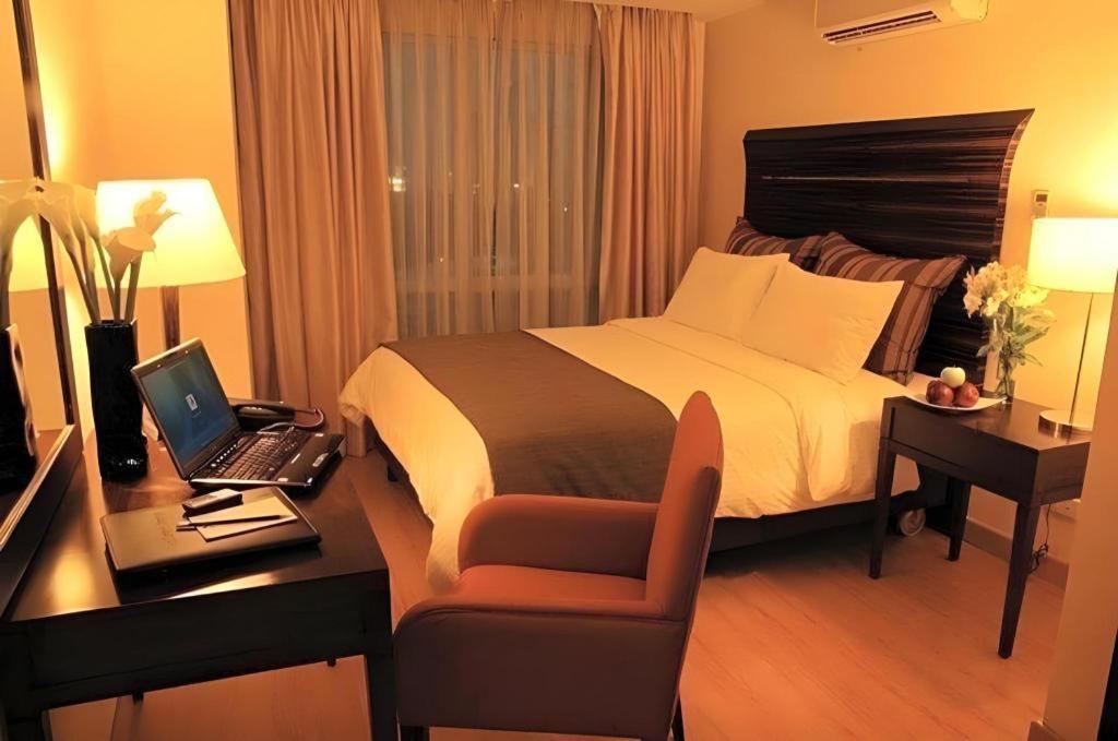 Lancaster Hotel Manila Mandaluyong Extérieur photo