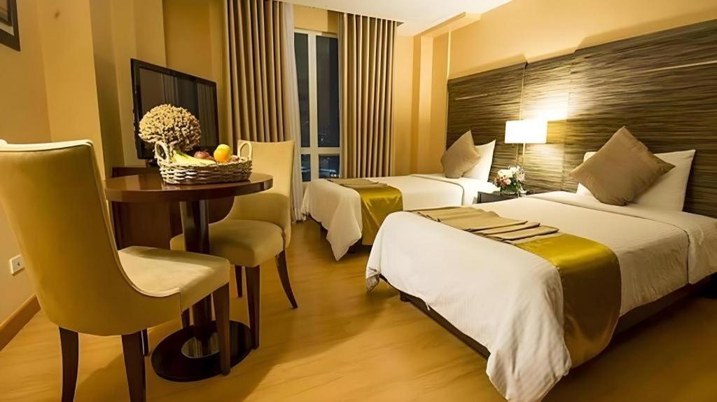 Lancaster Hotel Manila Mandaluyong Extérieur photo