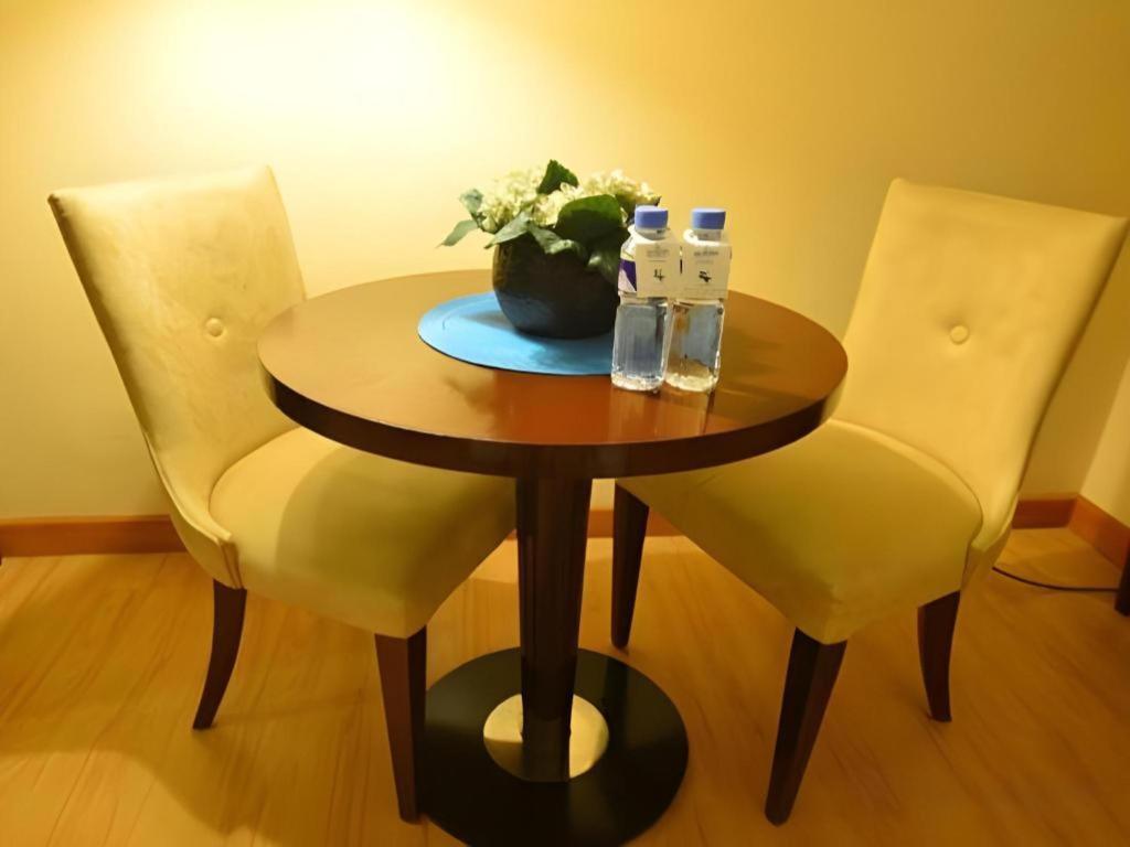 Lancaster Hotel Manila Mandaluyong Extérieur photo