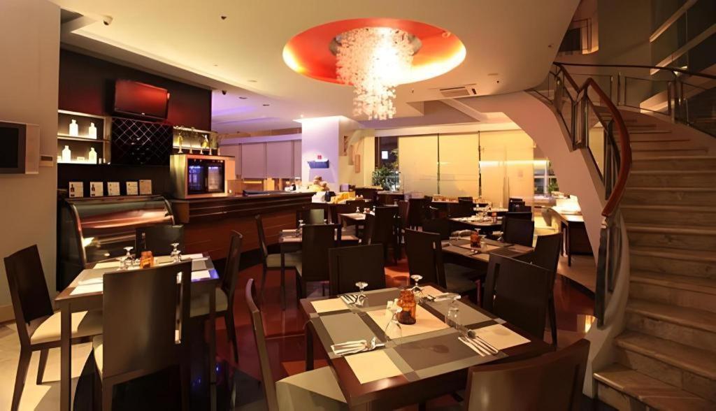 Lancaster Hotel Manila Mandaluyong Extérieur photo