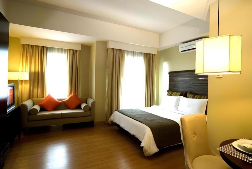 Lancaster Hotel Manila Mandaluyong Extérieur photo