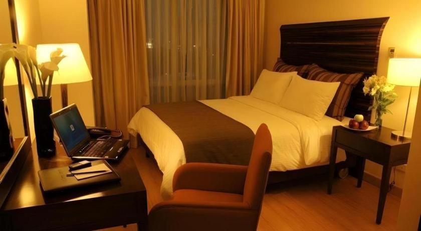 Lancaster Hotel Manila Mandaluyong Extérieur photo