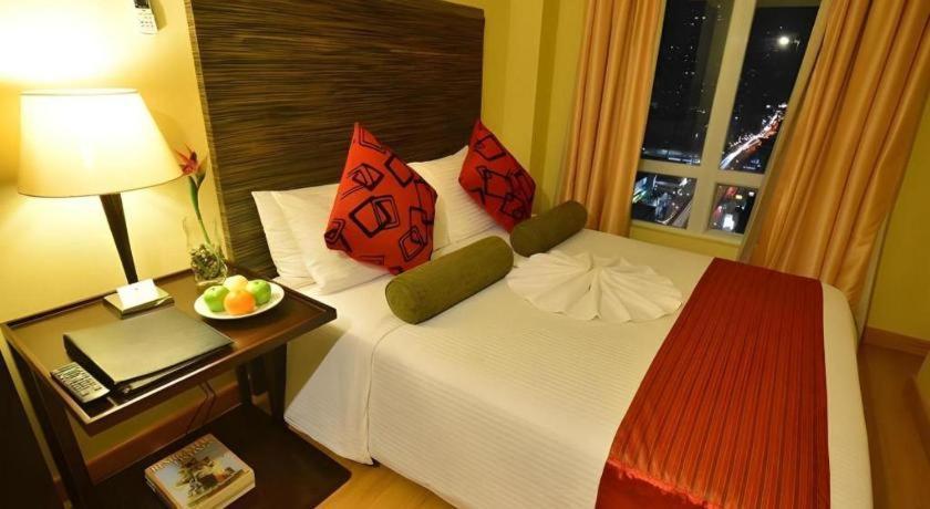Lancaster Hotel Manila Mandaluyong Extérieur photo