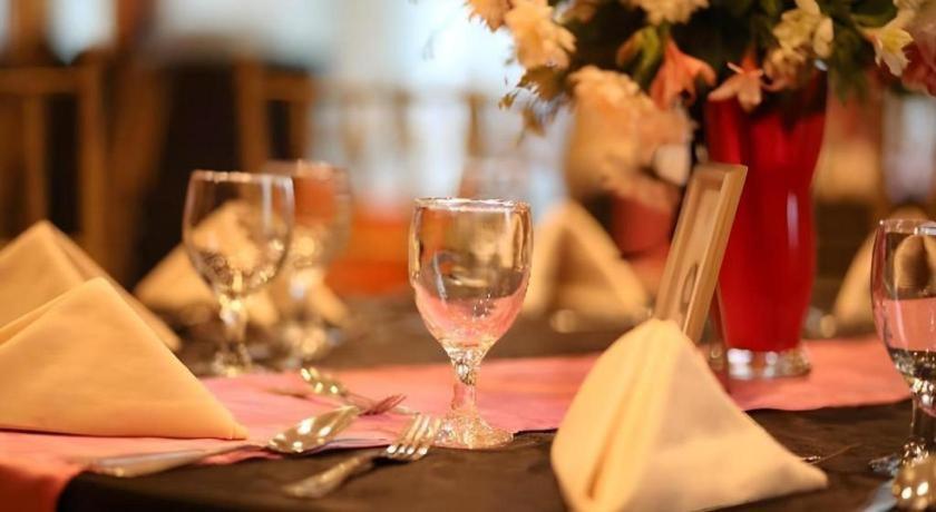 Lancaster Hotel Manila Mandaluyong Extérieur photo